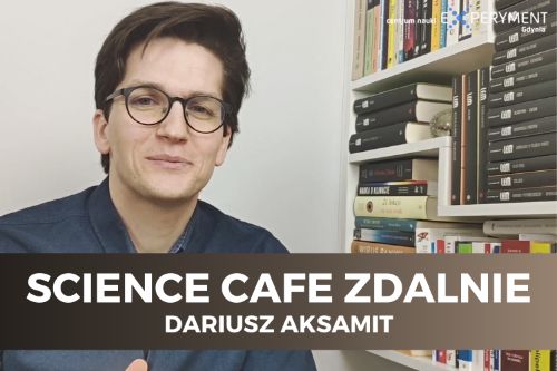 Science cafe zdalnie. W kadrze Dariusz Aksamit.