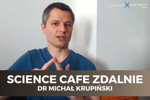 Science cafe. W kadrze dr Michał Krupiński.