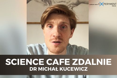 Science cafe zdalnie. W kadrze dr Michał Kucewicz.