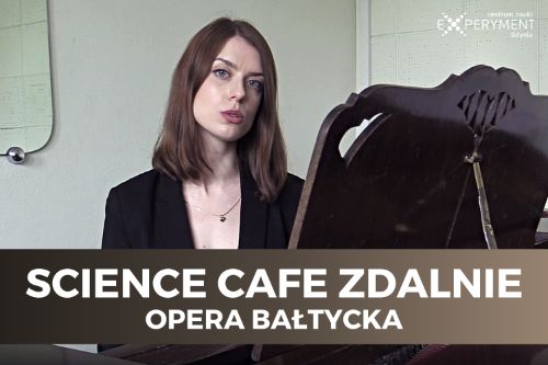 Science cafe, opera bałtycka 1. W kadrze prelegentka.
