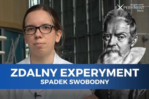 Zdalny experyment, spadek swobodny. Obok edukatorki prowadzącej wykład znajduje się wklejone w programie graficznym popiersie Galileusza.