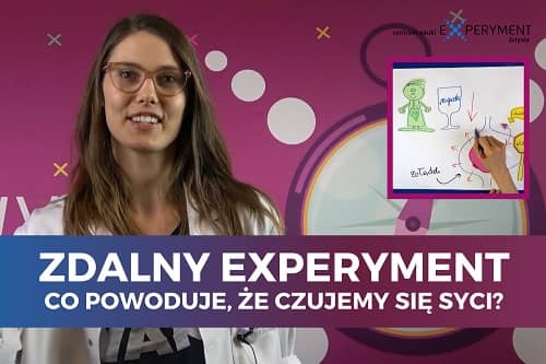 Miniaturka do filmu z cyklu ZDALNY EXPERYMENT pod tytułem Co powoduje, że czujemy się syci? Na zdjęciu kobieta w okularach i fartuchu ochronnym, na fioletowym tle.