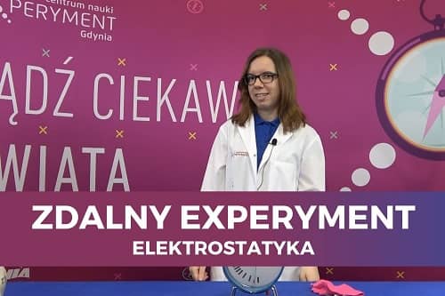Miniaturka do filmu z cyklu ZDALNY EXPERYMENT pod tytułem Elektorstatyka. Na zdjęciu kobieta w okularach i fartuchu ochronnym, na fioletowym tle.