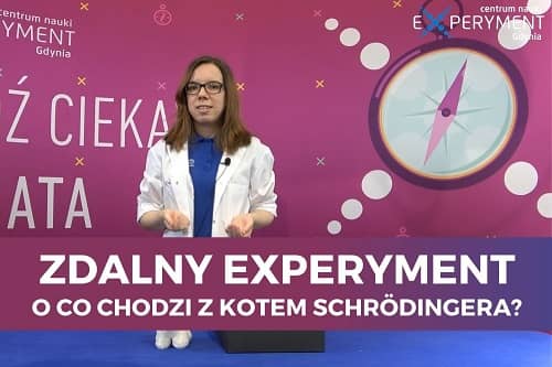 Miniaturka do filmu z cyklu ZDALNY EXPERYMENT pod tytułem O co chodzi z kotem Schrodingera. Na zdjęciu kobieta w okularach i fartuchu ochronnym, na fioletowym tle.