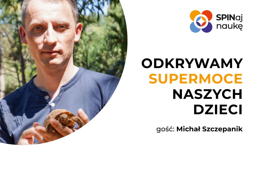 Webinar. Odkrywamy supermoce naszych dzieci. Grafika przedstawiająca zdjęcie prowadzącego webinar Michała Szczepanika.