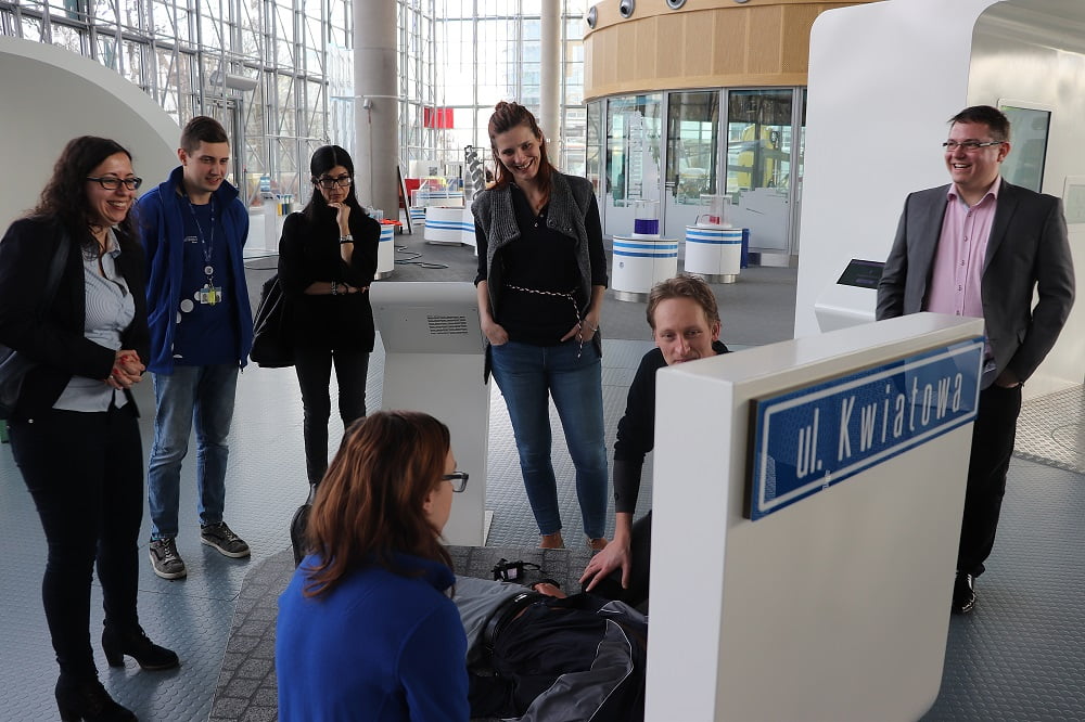 Na zdjęciu widać ludzi na wystawie w Centrum Nauki Experyment