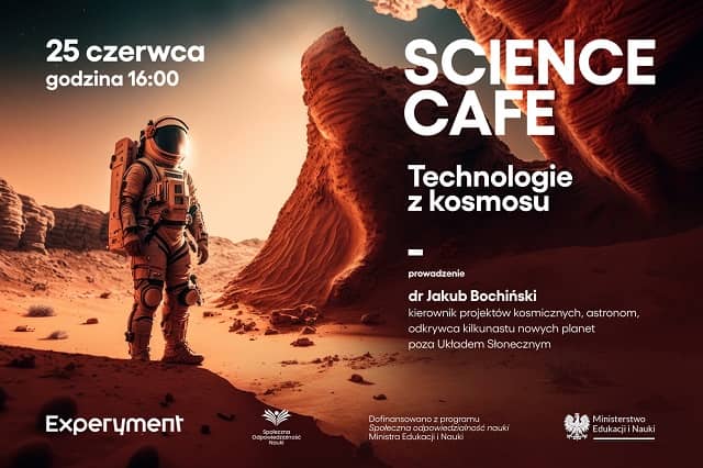 Grafika promująca wydarzenie SCIENCE CAFE pt. Technologia z komosu W lewym dolnym rogu logo Centrum Nauki Experyment i data 25 czerwca, godzina 16:00. W prawym górnym rogu napis SCIENCE CAFE. Niżej tytuł wykładu i informacja o prowadzącym – dr Jakub Bochiński, kierownik projektów kosmicznych, astronom, odkrywca kilkunastu planet poza Układem Słonecznym.