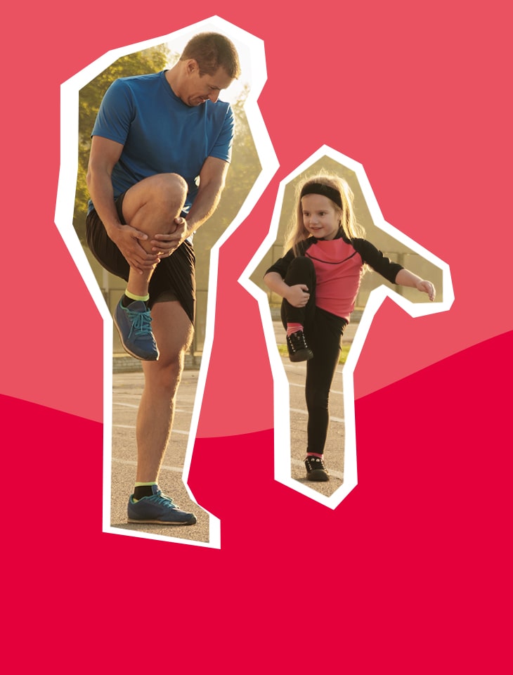 mężczyzna i dziecko w sportowych strojach rozciągają się