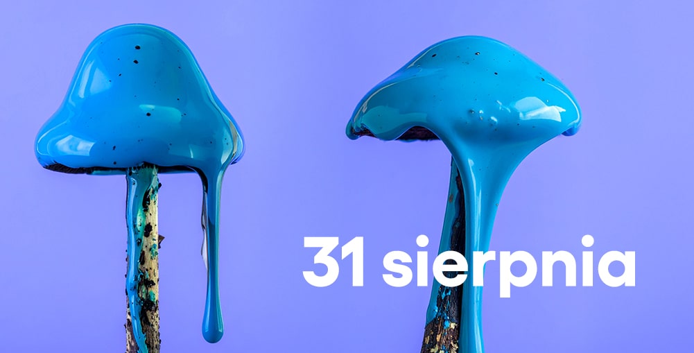 dwa grzyby oblane niebieską farbą. napis "31 sierpnia"
