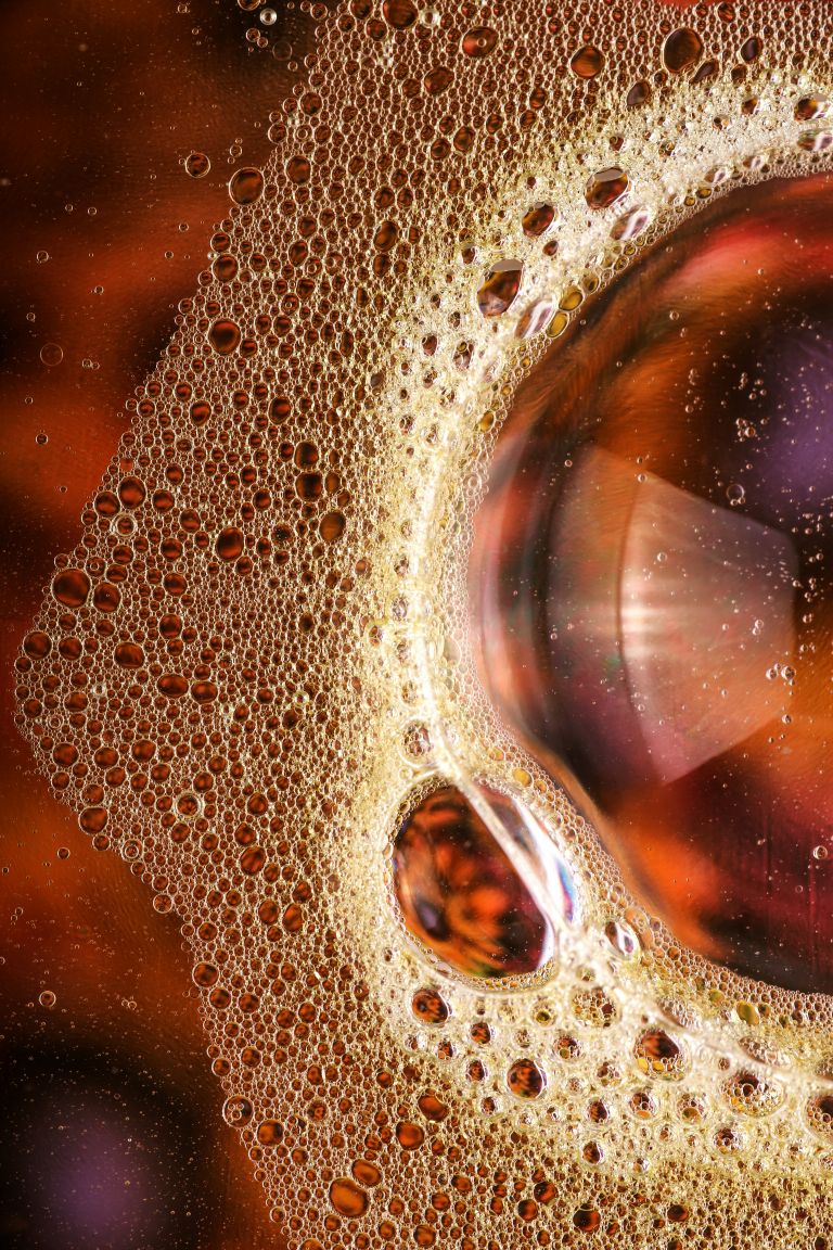 Duże zbliżenie na czarną kawę