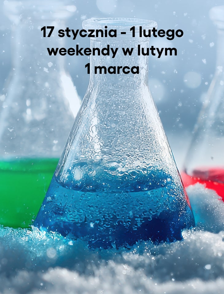 zlewki z kolorowym płynem stoją na śniegu