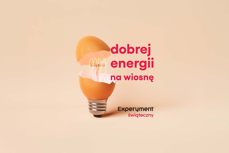 żarówka w skorupce jajka i napis "dobrej energii na wiosnę"