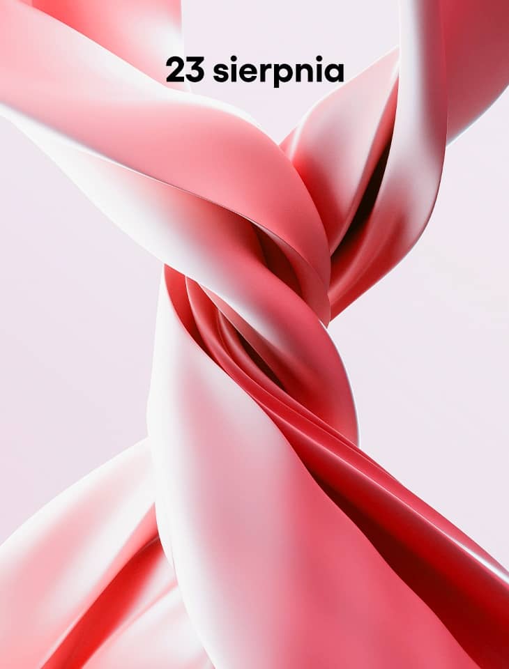 Abstrakcyjna grafika przedstawiająca szerokie, gładkie wstęgi w odcieniach bieli, różu i czerwieni, splecione ze sobą w centralnej części obrazu. Tło jest jasne, niemal białe, co podkreśla miękkie przejścia kolorów i trójwymiarowy charakter kompozycji. U góry znajduje się czarny napis: „23 sierpnia”.