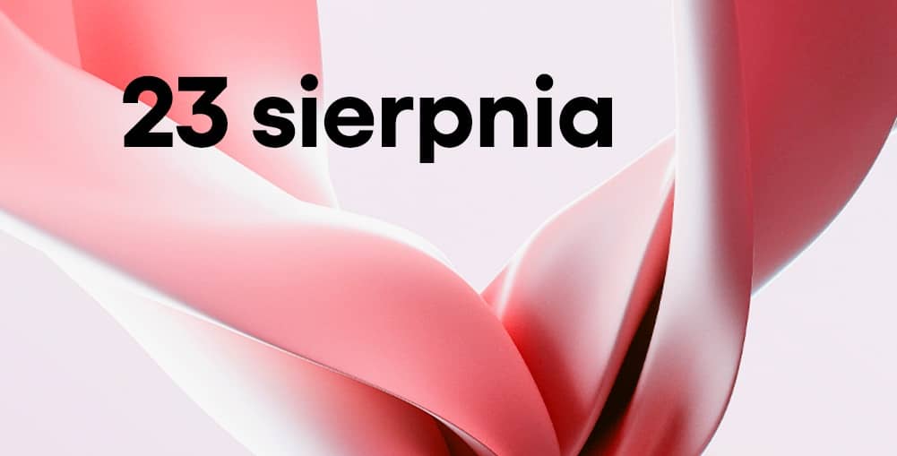 Abstrakcyjna grafika z czerwono-różowymi i białymi wstęgami o satynowym wyglądzie, przeplatającymi się pośrodku kadru na jasnym tle. Kompozycja ma nowoczesny, minimalistyczny charakter. W górnej części widoczny jest duży czarny napis: „23 sierpnia”.