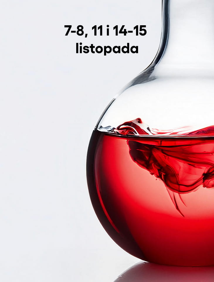 zlewka z czerwonym płynem na białym tle